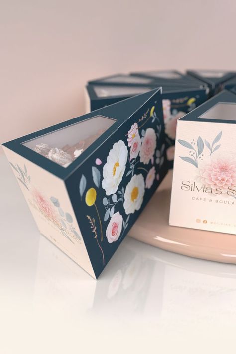 Pastry Shop Packaging, Cheesecake Slice Packaging, Packaging For Cakes, Cake Packaging Photography, Custom Food Packaging, Pound Cake Slices Packaging Ideas, Baked Good Packaging, Cake Packaging Design Box Templates, Cake To Go Packaging