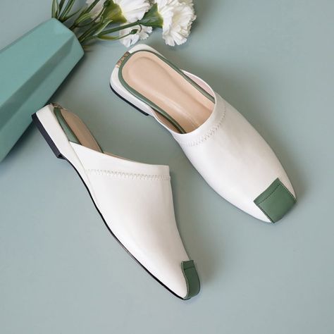 Summer Shoes Trends, Summer Mules, Chiko Shoes, Flat Shoes For Women, Fashion Shoes Sandals, Shoes Photography, Shoes Design, Flat Mules, Clog Heels