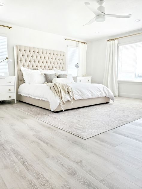 White Wood Floor Bedroom, Vinyl Plank Bedroom, White And Grey Flooring, Light Color Vinyl Flooring, Bedrooms Flooring Ideas, Master Bedrooms Floors, Vinyl Plank Flooring Throughout House, Laminate Flooring In Bedroom, Laminate Floor In Bedroom