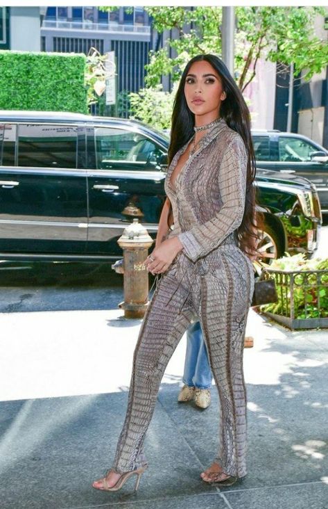 Estilo Kim Kardashian, Trip To Nyc, Kim Kardashian Outfits, Kim K Style, Kardashian Outfit, Kim Kardashian Style, Spider Girl, She Left, Kardashian Style