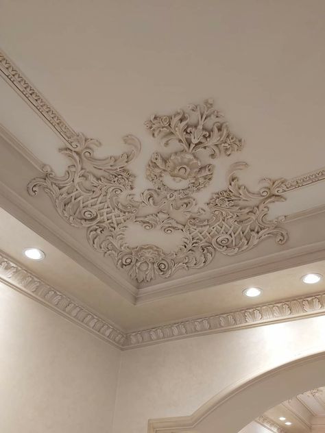 Ornate Ceiling Design, Plaster Ceiling Design, Luxury Mansions Interior, Baroque Decor, Interior Ceiling Design, House Ceiling Design, Ceiling Art, Ceiling Design Living Room, Ceiling Design Modern