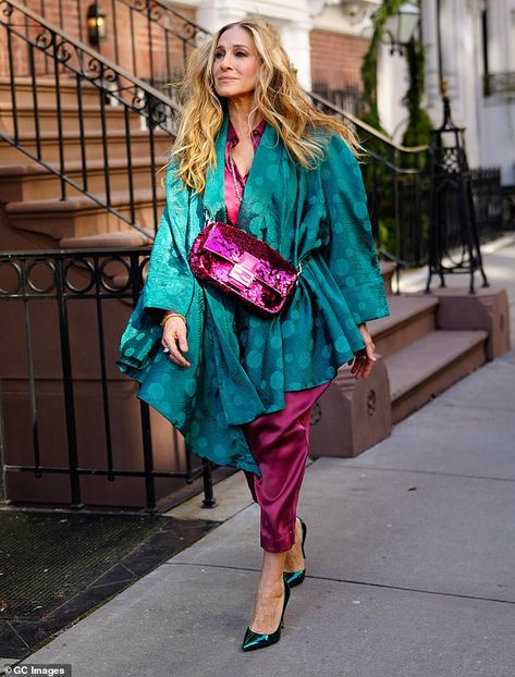 Sarah Jessica Parker looks chic in jewel tones while filming second season of And Just Like That | Daily Mail Online Sarah Jessica Parker Style, Parker Outfit, Carrie Bradshaw Outfits, Carrie Bradshaw Style, Cynthia Nixon, Sarah Jessica, And Just Like That, Sarah Jessica Parker, Carrie Bradshaw