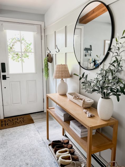 Minimalist Entryway, Rustic Entryway Table, Foyer Ideas Entryway, Boho Entryway, Apartment Entryway, Entryway Inspiration, Entryway Table Decor, Small Entryways, Modern Entryway