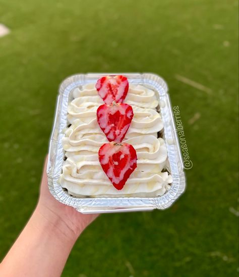 Tres Leches Cake Mini, Mini Cakes For Sale Ideas, Tres Leches Cake Individual, Mini Cake Business Ideas, Tres Leches Cake Aesthetic, Tres Leches Mini Cake, Tres Leches Cake Packaging Ideas, Mini Tres Leches Cake, Pastel Individual