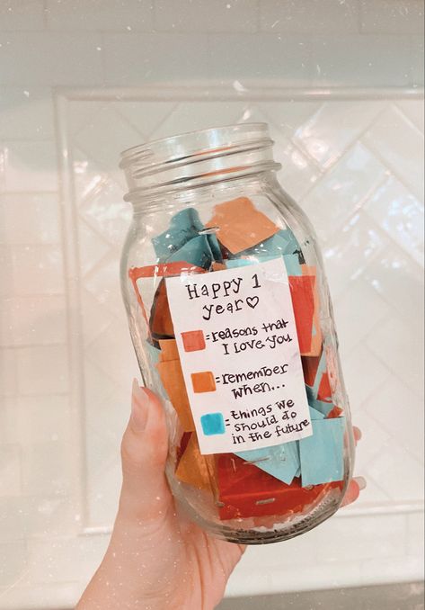 anniversary gift note jar for boyfriend #anniversarygifts #jar #masonjar #notejar #couples #vsco Christmas Jar Gifts, Diy Anniversary Gifts For Him, Cute Anniversary Gifts, Diy Anniversary Gift, Wishes Christmas, Diy Best Friend Gifts, One Year Anniversary Gifts, Birthday Gifts For Boyfriend Diy, 1 Year Anniversary Gifts