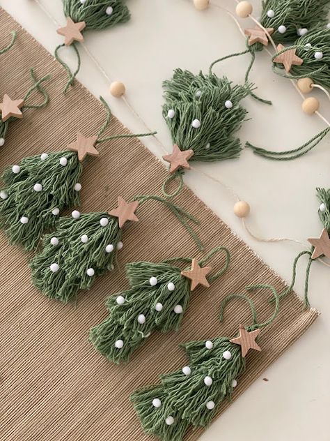 Tassels Tutorials, Diy Deco Noel, Holiday Crafts Christmas, Christmas Ornament Crafts, Noel Christmas, Holiday Diy, Christmas Deco, Green Christmas, Xmas Crafts