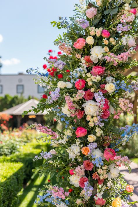 Garden Party Event, Bright Wedding Bouquet, Wildflower Wedding Theme, Garden Wedding Flowers, Floral Arch Wedding, Arch Flowers, Bright Wedding, Bright Florals, Flowers Arrangements