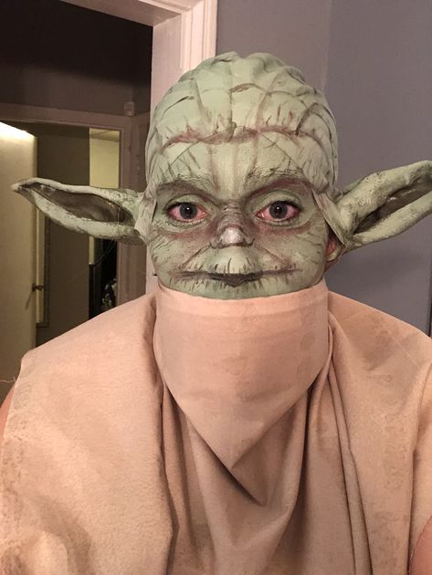 Star Wars Wagon Halloween, Funny Star Wars Costumes, Yoda Costume Women's, Easy Star Wars Costumes Diy, Diy Yoda Costume, Bald Halloween Costumes, Starwars Halloween Costumes, Bald Costumes, Star Wars Inspired Makeup