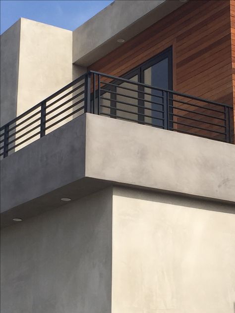 Balcony Railing Design Wood, Parapet Grill Design, Balcony Railings Exterior, Wood Grill Design, Balcony Design Railings, Balcony Grill Design Railings, Modern Deck Railing Design, Balcony Railing Ideas, Modern Balcony Railing