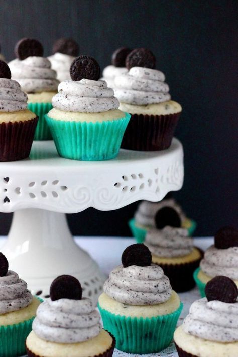 Fluffy and moist, these OREO Cookies & Cream Cupcakes are sure to be a favorite at your next party! Oreo Cupcake Recipe, Cookies And Cream Cupcakes, Oreo Cupcake, Cookies And Cream Frosting, Cookie And Cream Cupcakes, Tiny Cakes, Cream Cupcakes, Oreo Cupcakes, Halloween Vinyl