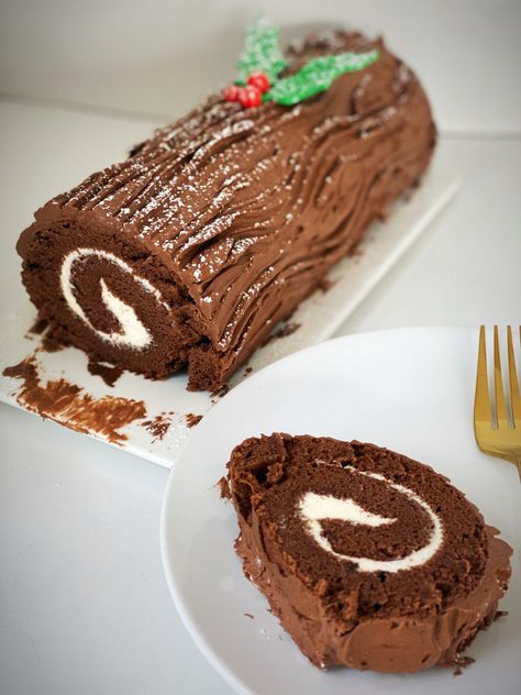 Yule Log Cake Christmas Log Cake, Yule Log Cake Recipe, Yule Log Recipe, Christmas Yule Log, Chocolate Log, Chocolate Yule Log, Yule Log Cake, Christmas Log, Log Cake