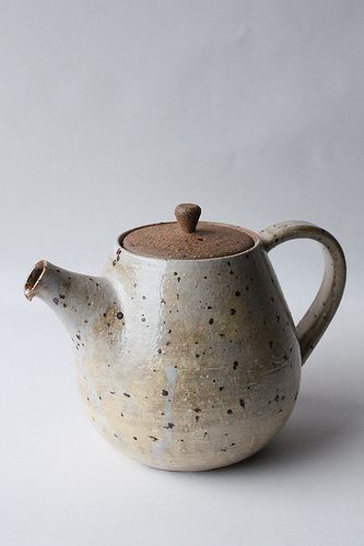 Untitled | anewdawnanewday | Flickr Pottery Tea Pots, Pottery Teapots, Clay Teapots, Keramik Design, Pottery Classes, Teapots And Cups, Tea Pots Vintage, Ceramics Ideas Pottery, Japanese Pottery