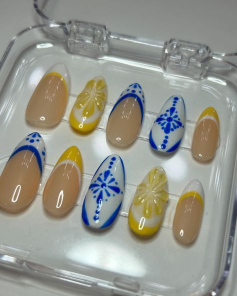 Summer acrylic nails Italian Inspired Nail Art, Lemon Themed Nails, Italy Themed Nails, Summer Nails Italy, Italy Nails Summer, Italian Nails Designs Italy, Amalfi Nails, Amalfi Coast Nails, Italian Summer Nails