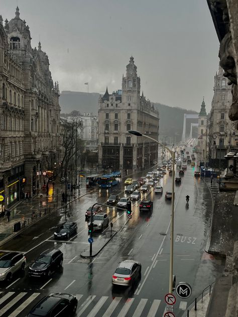 rainy day in the city Big City Aesthetic Daytime, Daytime City Aesthetic, Rainy Europe, Rainy Rooftop, Rainy City Aesthetic, Isabella Aesthetic, Cloudy City, Rainy Day In The City, City Rain