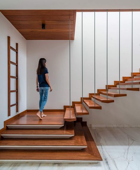 Residence Staircase Design, Staircase Design In Living Room, Home Interior Stairs, Stair Step Design, New Stairs Ideas, Stair Room Design, Stairs Designs For House, Stair Case Designs Interiors, Home Stairs Design Modern