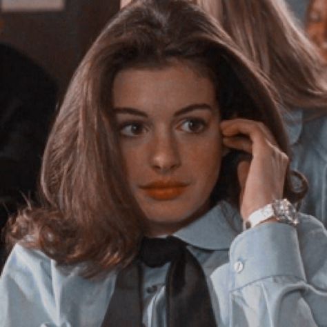 Photo of Anne Hathaway as Mia thermopolis in the first princess diaries movie. Anne Hathaway, Mia Thermopolis, The Princess Diaries, This Is Your Life, Princess Diaries, Pretty Princess, Mandy Moore, Mia 3, Iconic Movies