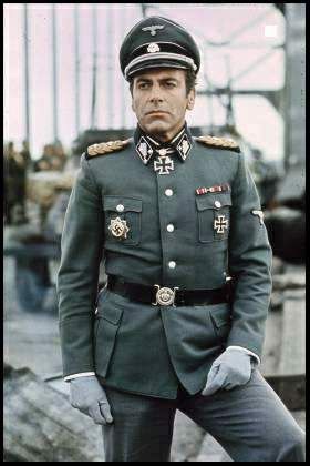 20-21september Cross Of Iron, A Bridge Too Far, German Officer, Wwii German Uniforms, James Caan, Wwii Uniforms, Ww2 Uniforms, German Men, Germany Ww2