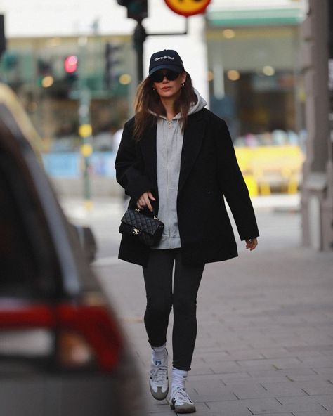 Caroline Blomst, Adidas Samba Outfit, Samba Outfit, New York Outfits, Winter Fashion Outfits Casual, Smart Outfit, Look Of The Day, Weekly Outfits, Activewear Fashion