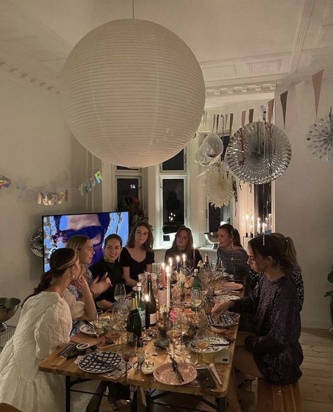 Fest Temaer, Birthday Dinner Party, Bday Girl, Birthday Dinners, 16th Birthday, 18th Birthday, Nouvel An, Friend Pictures, Sweet 16