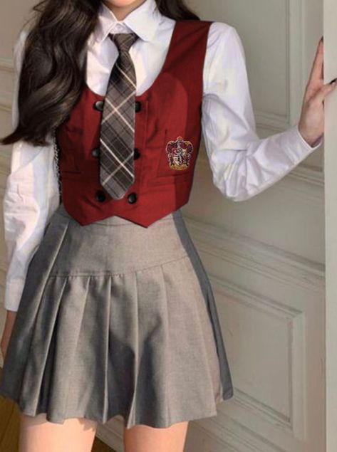 Cute Gryffindor Uniform, Gryfindor Girl Uniform, Cute Hogwarts Uniform, Harry Potter Clothes Gryffindor, Gryffindor Outfit Uniform, Hogwarts Inspired Outfits Gryffindor, Kpop School Outfits, Harry Potter Gryffindor Outfits, Harry Potter Outfit Ideas Gryffindor