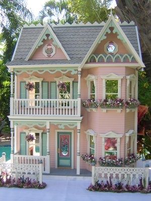 Cute pink Victorian dollhouse. Victorian Dollhouse, Victorian Dolls, Barbie House, Miniature Houses, Pink Houses, Princess Anne, Miniature House, Beanie Babies, Fairy Houses