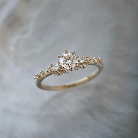 Simplistic Wedding Rings, Simplistic Jewelry, Cute Promise Rings, Pretty Engagement Rings, Dream Wedding Ring, Cute Engagement Rings, Future Engagement Rings, Dream Engagement, Dream Engagement Rings