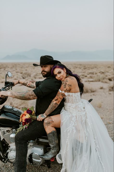 Biker Wedding Pictures, Biker Wedding Rings, Wedding Pictures Motorcycle, Wedding Dress Motorcycle, Biker Boho Wedding, Wedding Harley Davidson, Harley Davidson Wedding Photos, Wedding Dress And Tattoos Brides, Boho Biker Wedding