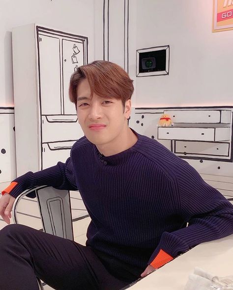 bavleen [fanpage] sur Instagram : jackson: baby Tumblr, Got7 Meme, Bias Kpop, Boyfriend Wallpaper, Got7 Jackson, Most Beautiful Faces, Cute Swag Outfits, Jackson Wang, Asian Boys