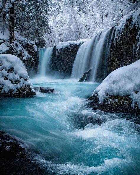 Snow Falling, Snow Photography, Beautiful Landscape Photography, Winter Scenery, Winter Pictures, Best Photographers, Photography Tutorials, Winter Landscape, Urban Landscape