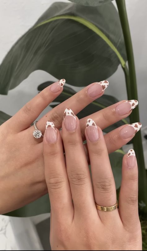 Birthday Nails Western, Country Nails Almond Shape, Nashville Tennessee Nail Ideas, Country Concert Nails Almond, Nails Design Western, Neutral Cow Print Nails, Almond Nails Designs Western, Cowgirl Manicure, Simple Western Fall Nails