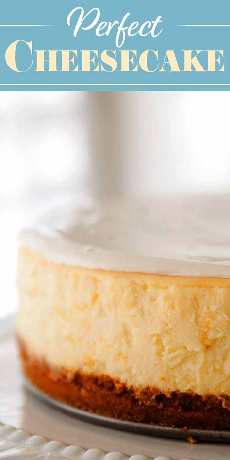 Creamiest Cheesecake, Classic New York Cheesecake, Perfect Cheesecake Recipe, Cheesecake Baked, Biscotti Cheesecake, Dessert Holiday, Perfect Cheesecake, Resipi Kek, Cheesecake Recipes Classic