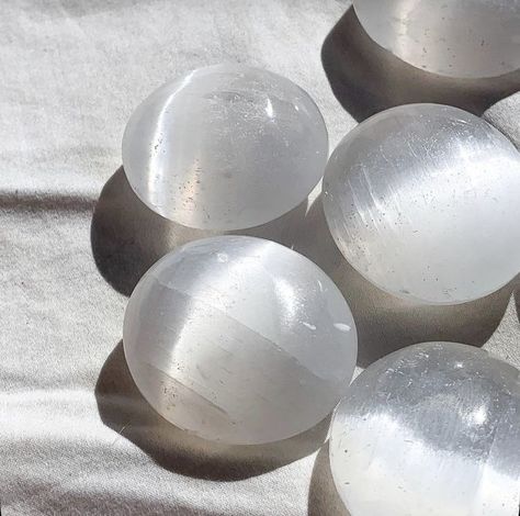 Greyscale Aesthetic, Gems Aesthetic, Glass Desert, Business Aesthetic, Crystal Aesthetic, Witchy Wallpaper, Pretty Rocks, Selenite Crystal, White Crystals