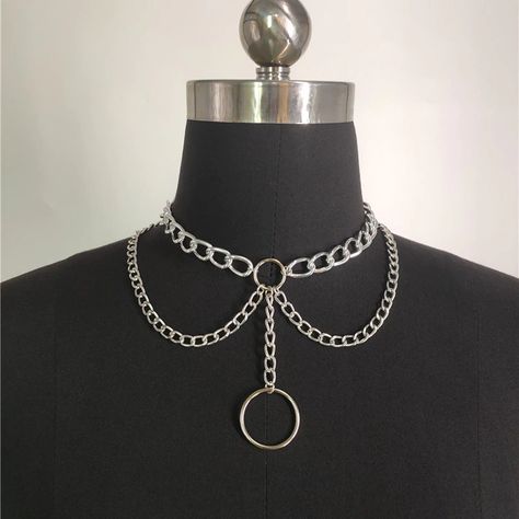 Necklaces Choker, Double Necklace, Diy Vetement, Cross Chain, Circle Pendant Necklace, Layered Chains, Chain Fashion, Necklace Brands, Grunge Goth