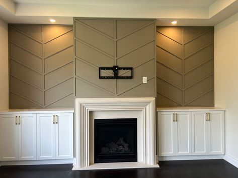 A fireplace with storage! 💖 Our client wants a storage and a more inviting ambiance in her fireplace. This is what we delivered: ✨ Storage: Tucked away on either side are hidden compartments, perfect for keeping the living room tidy. ✨ Warm & Earthy Vibes: Rich brown wall paneling with a leafy pattern sets the tone for a cozy and inviting space. ✨ Potlight Power: Strategically placed pot lights bathe the fireplace and wall paneling in a warm glow, creating a touch of modern sophistication. ... Wall Panelling Fireplace, Fireplace Wall Storage Ideas, Panelled Walls With Fireplace, Paneling Fireplace Wall, Panelling Fireplace Wall, Brown Wall Paneling, Fireplace With Storage, Livibg Room, Leafy Pattern