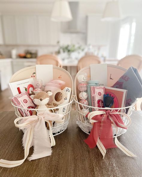 Valentine’s Day Basket, Kids Valentine Baskets, Valentines Gift Basket, Valentines Basket, Box Cadeau, Valentines Day Baskets, Valentine Gift Baskets, Valentine Photo Shoot, Book Christmas Gift