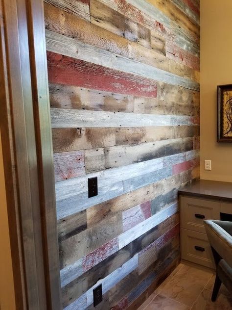 Reclaimed Pallet Wood Wall, Weathered Wood Accent Wall, Rustic Wall Covering Ideas, Pallet Wall Entryway, Old Wood Walls Makeover, Add Wood To Wall, Internal Cladding Ideas, Wood Wall Covering Ideas, Barnboard Accent Wall