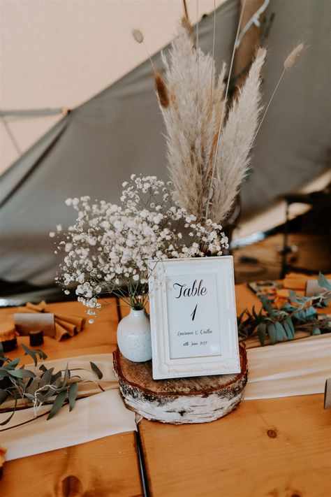 Pampas Wedding Centerpieces Rustic, Lantern Centerpieces With Pampas, Candle And Pampas Centerpiece, Pampas And Gypsophila, Diy Grass Decor, Wood Cookies Centerpiece, Pampas Reception Decor, Boho Chic Wedding Decoration Table, Pompous Grass And Eucalyptus Centerpieces