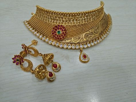 Gold Necklace Chokar Design Jewelry In Gold, Choker Necklace Designs Gold Indian, Gold Choker Necklace Indian, Choker Necklace Gold, Gold Bridal Necklace, Choker Necklace Designs, Fancy Jewelry Necklace, Diamond Heart Pendant Necklace, Antique Jewellery Designs