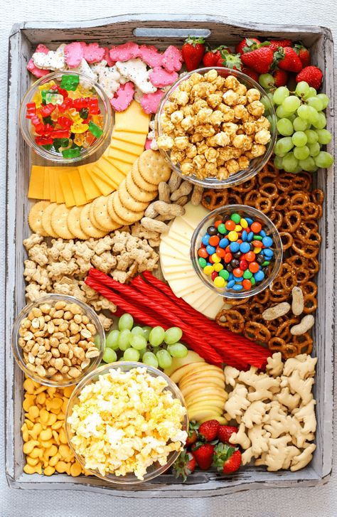 Movie Night Snack Board, Movie Night Food, Movie Night Snacks, Snack Platter, Charcuterie Inspiration, Sleepover Food, Night Food, Party Food Platters, Snack Board