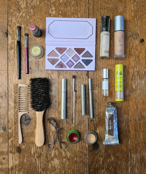 Low Waste Makeup, Minimalist Make Up Collection, Minimalistic Makeup Collection, Capsule Makeup Collection, Small Makeup Collection, Minimal Makeup Collection, Minimalist Makeup Collection, Makeup Capsule, Capsule Makeup