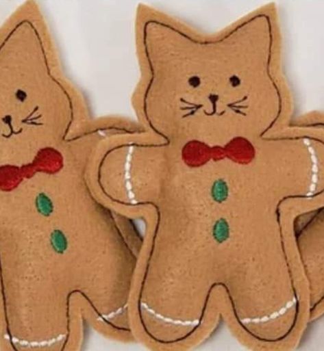 Felt Toy Patterns Free Templates, Christmas Garlands Ideas, Gingerbread Cat, Crochet Christmas Garland, Handmade Felt Ornament, Felt Toys Patterns, Gingerbread Christmas Decor, Christmas Garlands, Felt Crafts Christmas