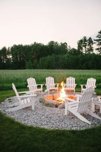 53 Best Fire Pit Ideas for Your Backyard - Matchness.com Rustic Fire Pit, Fire Pit Plans, Outdoor Fire Pit Seating, Outdoor Fire Pit Designs, Fire Pit Landscaping, Cool Fire Pits, Cheap Backyard, Backyard Seating, Fire Pit Seating