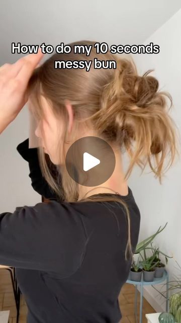 Messy Hair Bun Tutorial, How To Make Messy Bun, Perfect Bun Tutorial, Easy Messy Hairstyles, Big Messy Buns, Cute Messy Hairstyles, Low Bun Tutorials, Low Messy Buns, Messy Wavy Hair