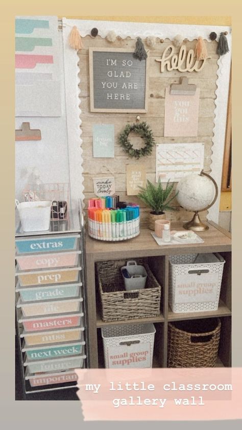 Small Group Office Space, Class Desk Organization, Small Space Classroom Ideas, Bulletin Board In Classroom, Teacher’s Desk Organization, Daycare Teacher Desk Ideas, Pretty Classroom Ideas, Teacher Desk Organization Middle, Small Teacher Desk Organization