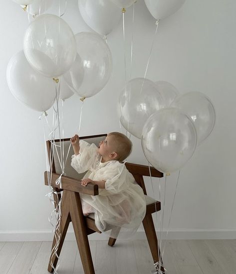 First Birthday Aesthetic, Baby Birthday Photoshoot Ideas, Mother Baby Photography, Baby Birthday Photoshoot, 1 Year Baby, Baby Birthday Decorations, 1st Birthday Pictures, 1st Birthday Photoshoot, Baby Birthday Themes