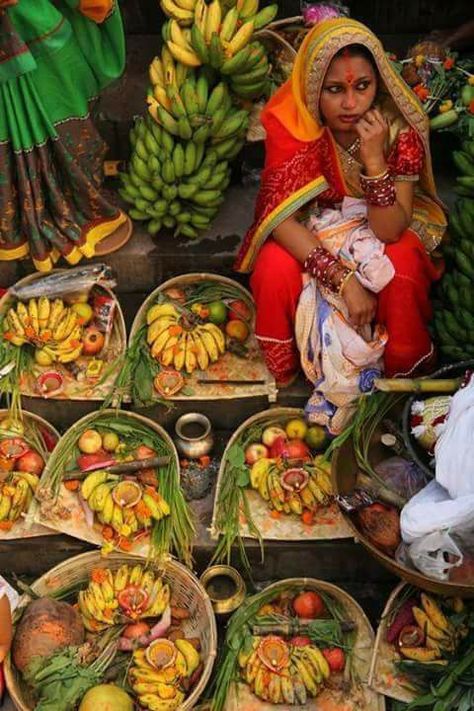 Chhath Puja Photo, Happy Chhath Puja, Chhath Puja, Amazing India, Into The West, Festivals Of India, Robert Doisneau, Rural India, India Culture