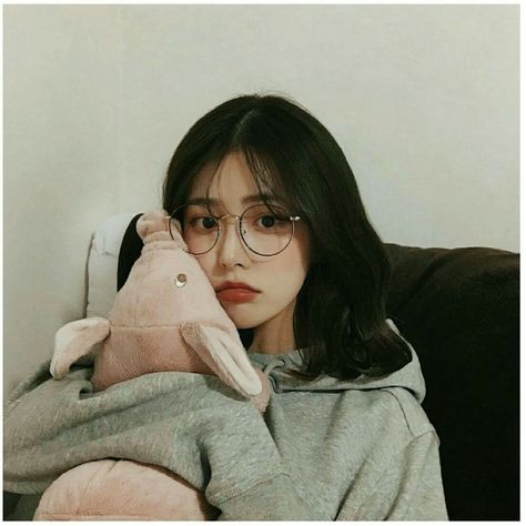 #wattpad #fanfiction y/n is a 16year old girl who is cold and a gangster she lives in a orphanage why?  read the book for more Asian Babies, Aesthetic People, Nerd Girl, Girls With Glasses, Japan Fashion, Cat Girl, Glasses Fashion, Ulzzang Girl, Aesthetic Girl