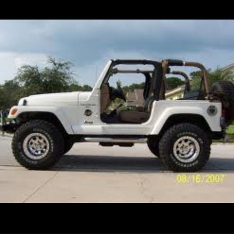 I want a white one with tan interior! White Jeep Sahara, Sahara Aesthetic, Jeep Upgrades, White Jeep Wrangler, 2 Door Jeep, Two Door Jeep Wrangler, Jeep Sahara, Jeep Tops, Lifted Jeep Wrangler