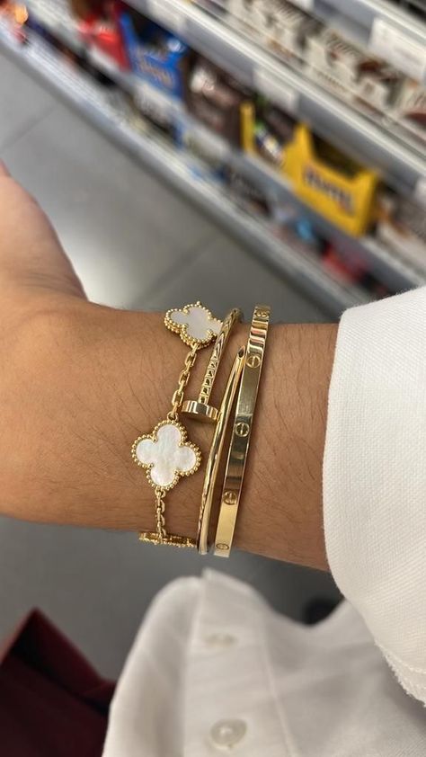 Van Cleef Bracelet Stack, Van Cleef Stack, White Van Cleef, Van Cleef Aesthetic, Cleef And Arpels Jewelry, Women Bracelets Gold, Bracelets Gold Simple For Women, Van Cleef And Arpels Jewelry, Expensive Jewelry Luxury