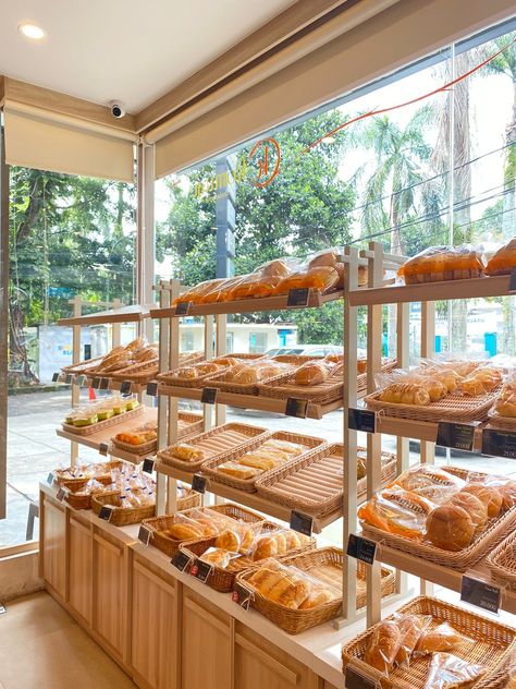 Interior Design For Bakery Shop, Pastry Shop Display, Bakery Cake Display, Bakery Restaurant Interior, Pastry Store Design, Bakery Retail Design, Interior Bakery Design, Bakery Seating Ideas, Asian Bakery Aesthetic